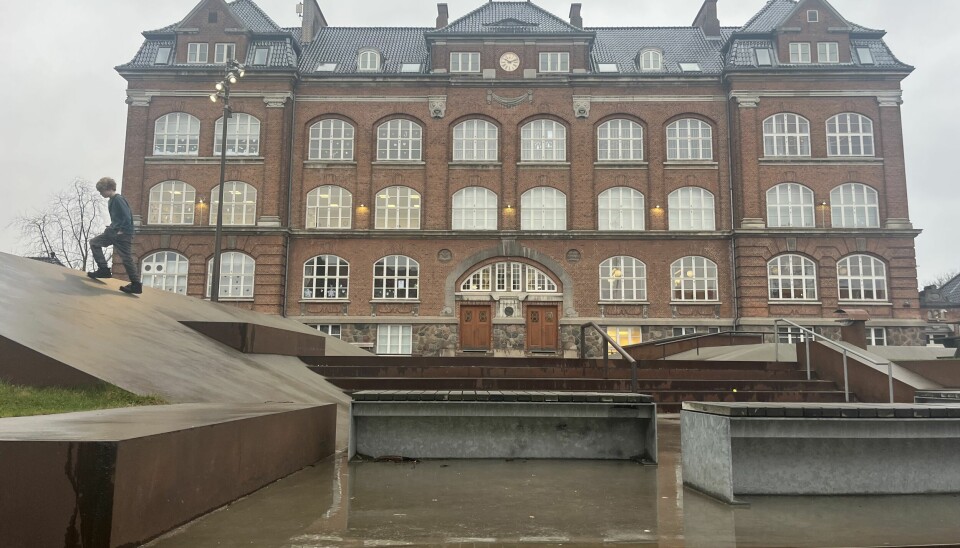 Flere end ti skoler i Aarhus Kommune bekræfter, at de følger de forældede retningslinjer fra Børne- og Undervisningsministeriet.